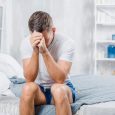 Chưa lột bao quy đầu quan hệ có thai không?